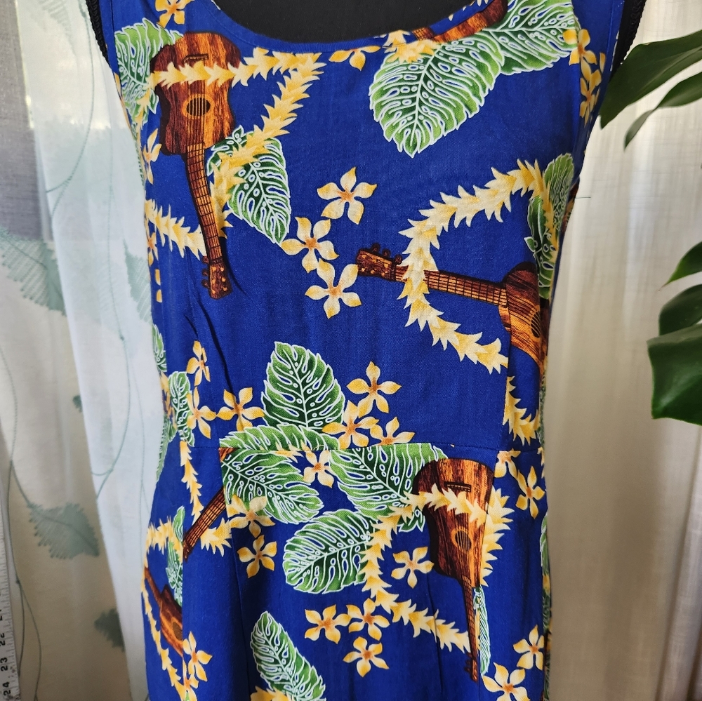 HILO HATTIE UKULELE DRESS SMALL